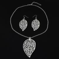 Zinklegering Sieraden Sets, oorbel & halsketting, Zinc Alloy, Blad, silver plated, voor vrouw & hol, nikkel, lood en cadmium vrij, 40*65mm,30*51mm,600mm, Lengte Ca 23.6 inch, Verkocht door Stel