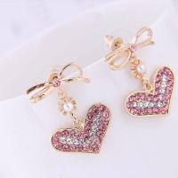 Pendientes de Aleación de Zinc, con Perlas plásticas, acero inoxidable aguja de pendiente, Corazón, chapado en color dorado, para mujer & con diamantes de imitación, libre de níquel, plomo & cadmio, 28*22mm, Vendido por Par