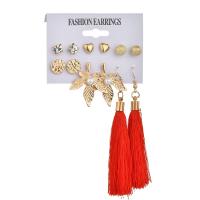 aleación de zinc Stud aretes, Pendiente de stud & pendiente, con Hilo de algodón, chapado en color dorado, diferentes estilos para la opción & para mujer & con diamantes de imitación, libre de níquel, plomo & cadmio, Vendido por Set