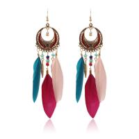 aleación de zinc Pendientes con Colgantes, con pluma, chapado en color dorado antiguo, Estilo bohemio & para mujer, más colores para la opción, libre de níquel, plomo & cadmio, 135x33mm, Vendido por Par