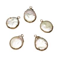 Eau douce-Perle-Brass-Pendentif, perle d'eau douce cultivée, avec laiton, Plat rond, Placage de couleur d'or, 16*27*6mm-16*21*5mm, Trou:Environ 1.8mm, 5PC/sac, Vendu par sac