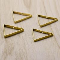 Ihåliga Brass Hängen, Mässing, Triangle, ursprungliga färgen, nickel, bly och kadmium gratis, 2.5x24mm, Hål:Ca 1mm, 50PC/Bag, Säljs av Bag