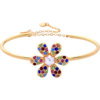 laiton bracelet ordinaire, avec zircon cubique & perle de plastique, fleur, Placage de couleur d'or, pour femme, 24mm, Vendu par 8.2 pouce brin