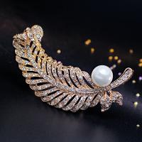 Zinc Alloy Brocher, med Plastic Pearl, Leaf, forgyldt, for kvinde & med rhinestone, flere farver til valg, nikkel, bly & cadmium fri, 70*44mm, Solgt af PC