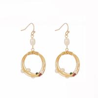 Boucles d'oreilles en perles d'eau douce, laiton, Placage de couleur d'or, pour femme, blanc, protéger l'environnement, sans nickel, plomb et cadmium, 14x60mm, Vendu par paire