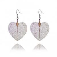 Messing Drop ørering, med Leaf, Heart, forgyldt, naturlige & Unisex, hvid og sort, 38x44mm, Hole:Ca. 3.5mm, Solgt af par