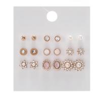 Boucle d'oreille dormeuse en alliage de zinc, Placage, pavé de micro zircon & pour femme, protéger l'environnement, sans nickel, plomb et cadmium, Vendu par fixé