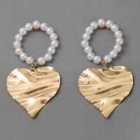 Zinc Alloy Øreringe, med Plastic Pearl, Heart, forgyldt, mode smykker & Unisex, nikkel, bly & cadmium fri, 70x40mm, Solgt af par