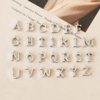 Cink ötvözet Alphabet Medálok, Ábécé betű, ezüst színű bevonattal, betűk a-tól z-ig & DIY & mikro egyengetni cirkónia, több színt a választás, nikkel, ólom és kadmium mentes, 11mm, 10PC-k/Bag, Által értékesített Bag