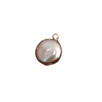 Pendentifs perles d'eau douce, perle d'eau douce cultivée, avec laiton, Rond, Placage de couleur d'or, DIY, blanc, protéger l'environnement, sans nickel, plomb et cadmium, 13-14mm, Vendu par PC