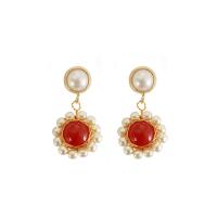 Boucles d'oreilles agate, laiton, avec agate rouge & perle de plastique, Placage de couleur d'or, pour femme & émail, orange rougeâtre, 16x35mm, 10pairescouple/lot, Vendu par lot