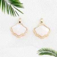 Brass Jewelry Pendants with White Shell real gold plated white nickel lead & cadmium free Sold By PC