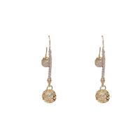 Boucles d'oreilles en alliage de zinc, avec strass & perle de plastique, laiton puce boucle d'oreille, Placage de couleur d'or, pour femme & creux, doré, 10x50mm, Vendu par paire