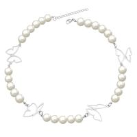 Colar de pérolas de plástico, Partículas de aço, with Concha de resina, with 5cm extender chain, Borboleta, cromado de cor prateada, unissex, branco, comprimento Aprox 45 cm, vendido por PC