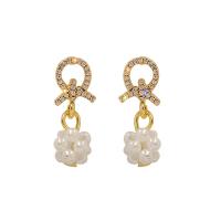 Boucles d'oreilles en alliage de zinc, avec Plastique ABS perle, bijoux de mode & pour femme & avec strass, Vendu par paire