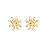 Clou boucle d'oreille en laiton, fleur, Placage de couleur d'or, DIY & pavé de micro zircon, protéger l'environnement, sans nickel, plomb et cadmium, 18x18mm, Vendu par paire