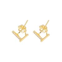 Clou boucle d'oreille en laiton, Lettre V, Placage de couleur d'or, DIY & pavé de micro zircon, protéger l'environnement, sans nickel, plomb et cadmium, 12x12mm, Vendu par paire