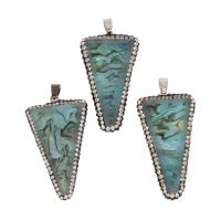 Φυσικό Abalone Shell Μενταγιόν, Ορείχαλκος, με πηλό rhinestone pave & Abalone Shell, Τρίγωνο, μικτά χρώματα, 45x27x10mm, Sold Με PC