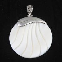 Natural White Shell Medálok, Cink ötvözet, -val White Shell, Kerek, fehér, 66x49mm, Által értékesített PC