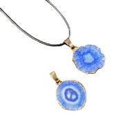 Pendentif en agate de quartz glacé, Ores, avec laiton, Placage de couleur d'or, unisexe, plus de couleurs à choisir, protéger l'environnement, sans nickel, plomb et cadmium, 25-30mmx5-6mm, Vendu par PC