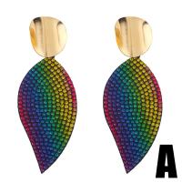 Boucle d'oreille strass, alliage de zinc, Placage de couleur d'or, styles différents pour le choix & avec strass, multicolore, protéger l'environnement, sans nickel, plomb et cadmium, 95x34mm, Vendu par paire