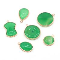 Jade Hangers, Jade Maleisië, met Messing, gold plated, verschillende stijlen voor de keuze, groen, 16-32mm, Verkocht door PC