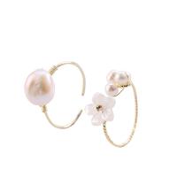 Shell Vinger Ringen, Messing, met White Lip Shell & Plastic Pearl, Verstelbare & voor vrouw, gouden, 17mm, Verkocht door PC