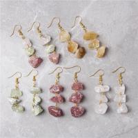 Pendientes cuarzo natural, Piedra natural, con metal, latón aro de pendiente, Irregular, chapado en color dorado, diferentes materiales para la opción & para mujer, más colores para la opción, 64mm, Vendido por Par