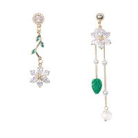 Boucles d'oreilles asymétriques, alliage de zinc, avec perle de plastique & Acrylique, Placage de couleur d'or, pour femme & avec strass, couleurs mélangées, protéger l'environnement, sans nickel, plomb et cadmium, 14mmx52mm,75mm, Vendu par paire