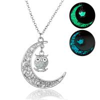 Collier Luminated, alliage de zinc, avec 1.96inch chaînes de rallonge, hibou, Plaqué de couleur d'argent, pour femme & lumineux & creux, plus de couleurs à choisir, protéger l'environnement, sans nickel, plomb et cadmium, 32x35mm, Longueur Environ 17.7 pouce, Vendu par PC