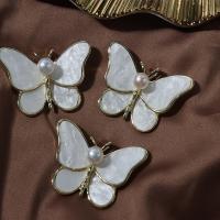 Shell Broche, med Ferskvandsperle & Zinc Alloy, Butterfly, forgyldt, for kvinde, blandede farver, 39x27mm, Solgt af PC