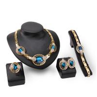 Set gioielli in lega di zinco, anello dito & Bracciale & orecchino & Collana, lega in zinco, with cristallo, Ovale, Placcato oro 18K, 4 pezzi & per la donna & con strass, nessuno, assenza di nichel,piombo&cadmio, 208mm, 27x35mm, 35x31mm, Misura:6-8, Lunghezza Appross. 18 pollice, Venduto da set