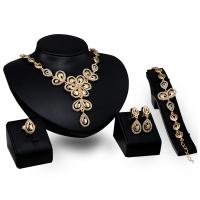 Set gioielli in lega di zinco, anello dito & Bracciale & orecchino & Collana, lega in zinco, Placcato oro 18K, 4 pezzi & per la donna & con strass & cavo, assenza di nichel,piombo&cadmio, 145mm, 126mm, 47mm, 20mm, Misura:6-8, Venduto da set