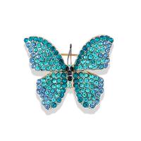 Rhinestone Broche, Zinc Alloy, Butterfly, guldfarve belagt, for kvinde & med rhinestone, flere farver til valg, 26x30mm, Solgt af PC