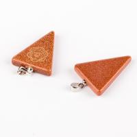 Pendentifs Goldstone, pierre d'or, avec laiton, triangle, Placage de couleur argentée, modèles différents pour le choix, 25x30mm, Vendu par PC