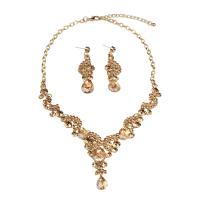 Crystal Sieraden Sets, oorbel & halsketting, Zinc Alloy, met Kristal, met 2.75 inch extender keten, gold plated, 2 stuks & voor vrouw, meer kleuren voor de keuze, 65mm, Lengte Ca 17.71 inch, Verkocht door Stel