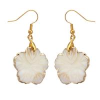 Boucles d'oreilles coquillage, laiton, avec coquille, fleur, Placage de couleur d'or, bijoux de mode & pour femme, blanc, 25x46x2mm, 5pairescouple/lot, Vendu par lot