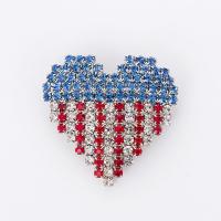 Strass Broche, Bergkristal, met Zinc Alloy, Hart, platinum plated, Vintage & uniseks, gemengde kleuren, 38x38mm, Verkocht door PC