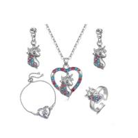 Set gioielli in lega di zinco, anello dito & Bracciale & orecchino & Collana, lega in zinco, Unicorno, placcato color argento, 4 pezzi & con strass, argento, assenza di nichel,piombo&cadmio, 4PC/set, Venduto da set