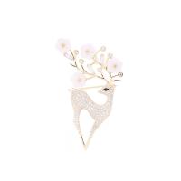 Cubic Zirconia Broche, metal, con Nácar Blanca, Ciervo, chapado en oro real, micro arcilla de zirconia cúbica & para mujer, libre de níquel, plomo & cadmio, 35x60mm, 10PCs/Grupo, Vendido por Grupo