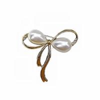 Plástico Broche Perla, aleación de zinc, con Perlas plásticas, Lazo, chapado en color dorado, para mujer & hueco, libre de níquel, plomo & cadmio, 49x52mm, 10PCs/Grupo, Vendido por Grupo