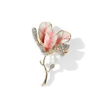 South Sea Shell broche, alliage de zinc, avec Shell Pearl, fleur, Plaqué d'or 24K, Glaçure en émail peinte à la main & pour femme & avec strass, protéger l'environnement, sans nickel, plomb et cadmium, 33x55mm, Vendu par PC