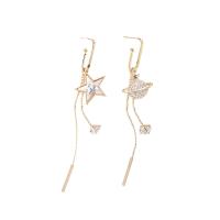 Boucles d'oreilles asymétriques, laiton, étoile, Plaqué d'or, pavé de micro zircon & pour femme, protéger l'environnement, sans nickel, plomb et cadmium, 15x81mm, Vendu par paire