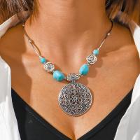 Collier turquoise de mode, alliage de zinc, avec turquoise, avec 1.97inch chaînes de rallonge, Placage de couleur argentée, bijoux de mode & pour femme, protéger l'environnement, sans nickel, plomb et cadmium, 62x48mm, Longueur Environ 18.11 pouce, Vendu par PC