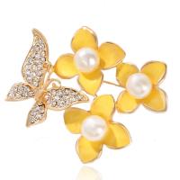 El esmalte Broche, aleación de zinc, con Perlas plásticas, Mariposa, chapado en color dorado, para mujer & con diamantes de imitación, libre de níquel, plomo & cadmio, 45x37mm, 10PCs/Grupo, Vendido por Grupo