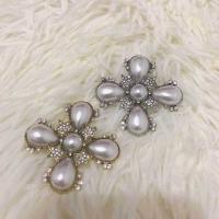 Kunststof Pearl Brooch, Zinc Alloy, met Plastic Pearl, plated, voor vrouw & met strass, meer kleuren voor de keuze, nikkel, lood en cadmium vrij, 53x53mm, Verkocht door PC