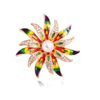 Broche de strass, alliage de zinc, avec perle de plastique, fleur, Placage, pour femme & émail & avec strass, plus de couleurs à choisir, protéger l'environnement, sans nickel, plomb et cadmium, 51x51mm, 10PC/lot, Vendu par lot