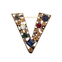 Rhinestone Broche, Zinc Alloy, Letter V, guldfarve belagt, for kvinde & med rhinestone & hule, nikkel, bly & cadmium fri, 65x53mm, 10pc'er/Lot, Solgt af Lot