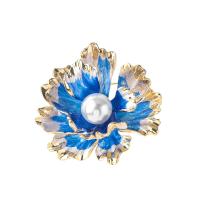 Plastic perle broche, Zinc Alloy, med Plastic Pearl, Flower, guldfarve belagt, Tole Paintng & for kvinde, flere farver til valg, nikkel, bly & cadmium fri, 49x47mm, 10pc'er/Lot, Solgt af Lot