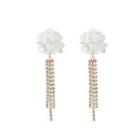 Pendientes de Aleación de Zinc, con Plástico & Perlas plásticas, Flor, chapado en color dorado, diferentes estilos para la opción & para mujer & con diamantes de imitación, Vendido por Par